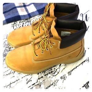 BOYS TIMBERLAND BOOTS, WOMEN’S 9,  BOTS 7